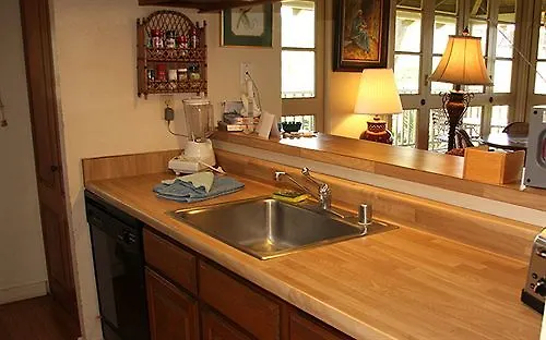 Molokai Vacation Properties - Paniolo Hale